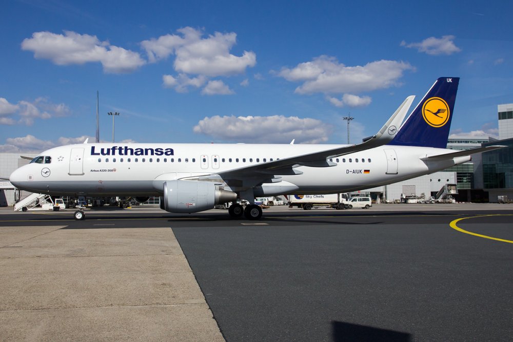 D-AIKU_A320_Lufthansa_BusTour