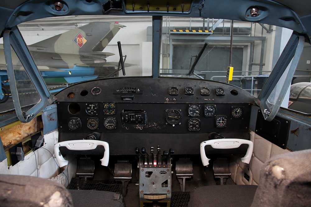 5X-SEW_cockpit